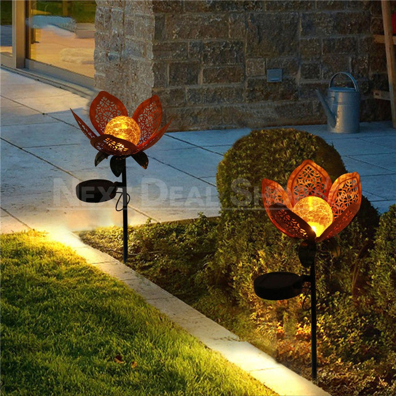 Rynx | Solar-powered metal flower pot lamp