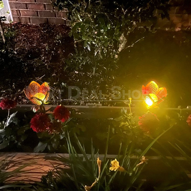 Rynx | Solar-powered metal flower pot lamp