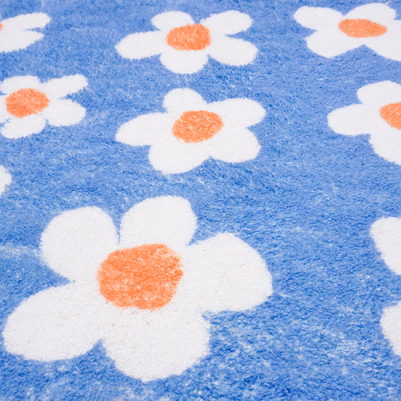Rynx | White flowers on blue background bath mat