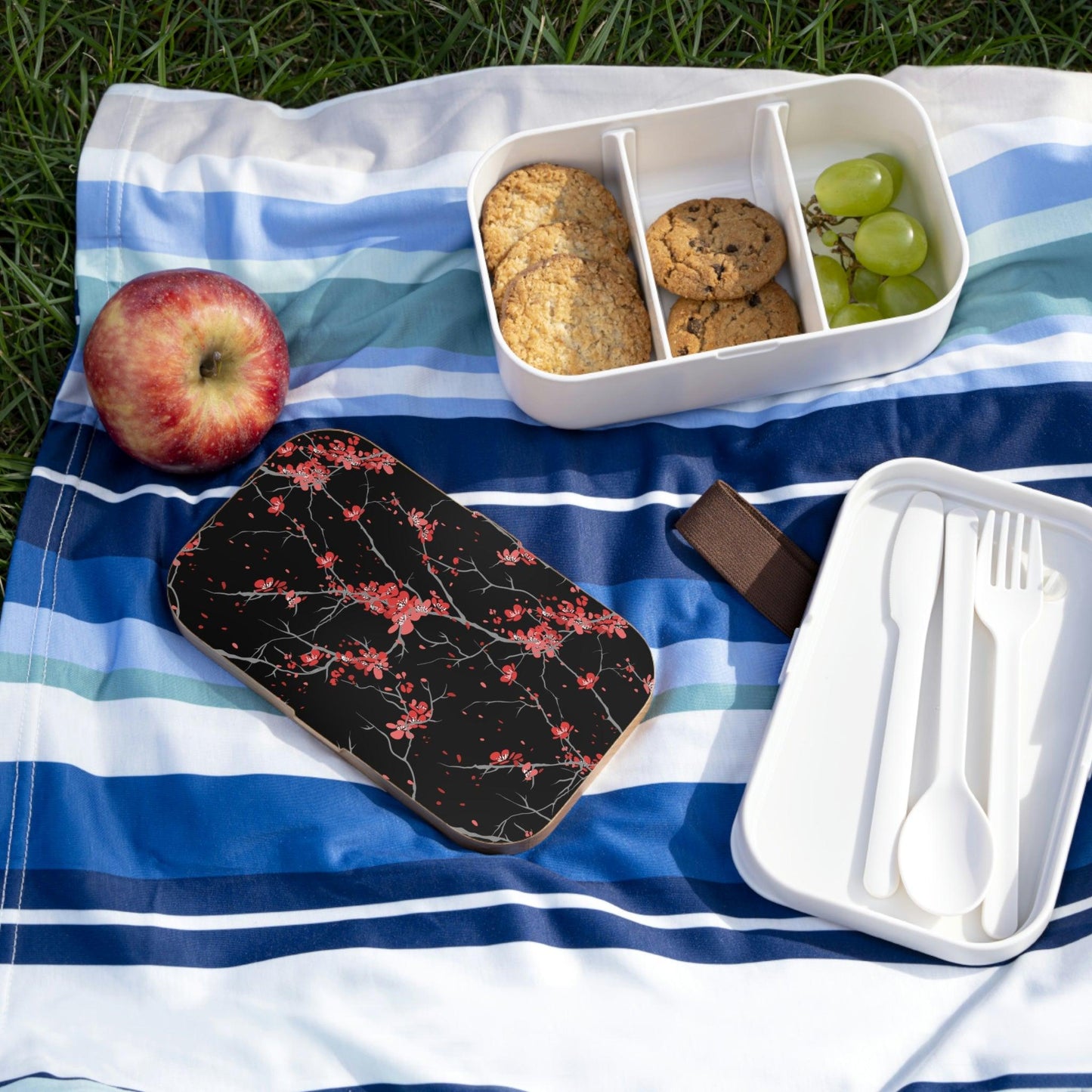 Rynx | Personalized environmentally conscious Bento lunch box with elegant wooden lid and organizers