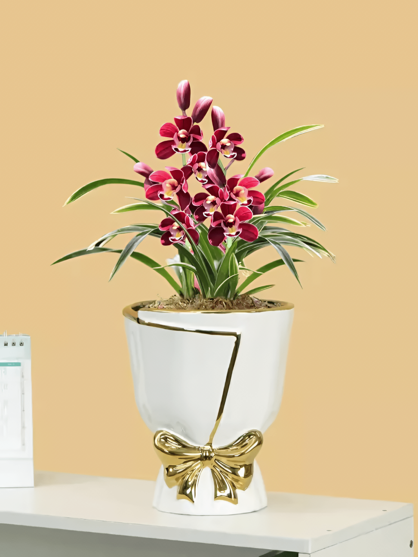 Rynx | BOLD BOW VASE | MODERN VASE
