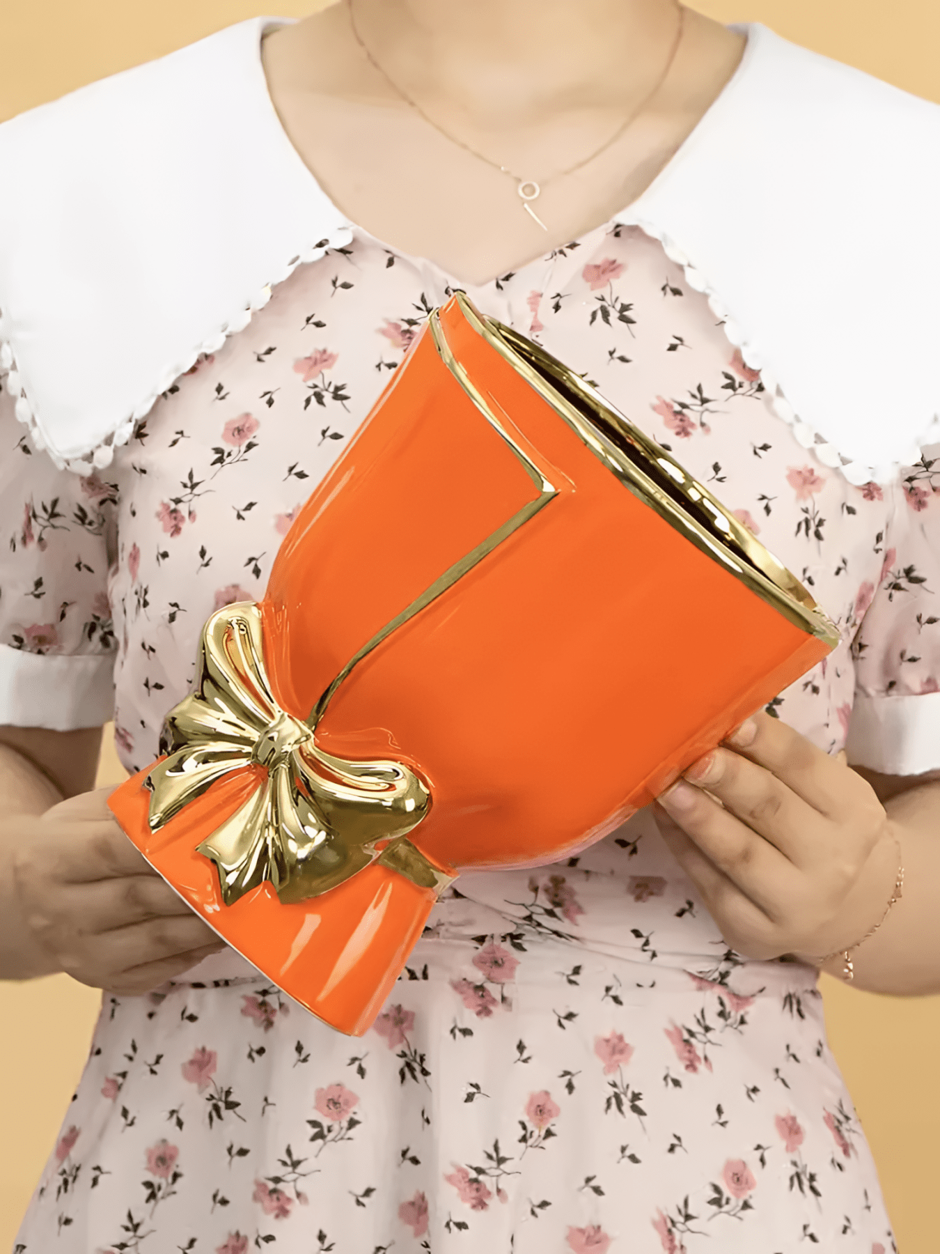 Rynx | BOLD BOW VASE | MODERN VASE