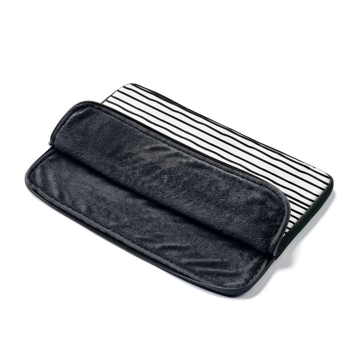 Rynx | Sleek UrbanGuard Laptop Sleeve by Elite Maison - Stylish and Reliable Protection for Your Device