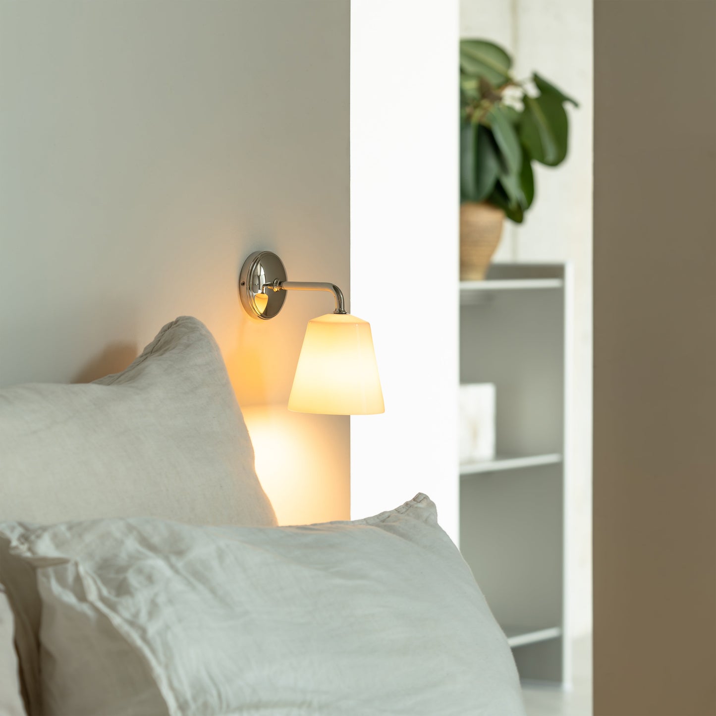 Rynx | Richmond Small Wall Lamp Fine Porcelain - Polished Nickel
