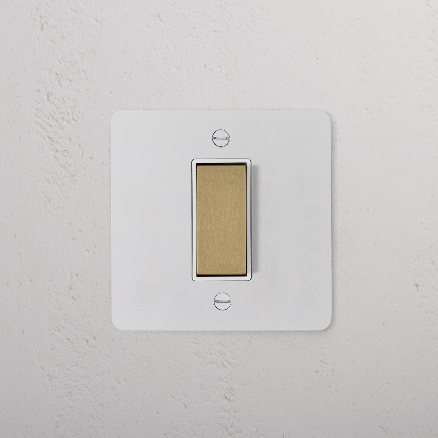 Rynx | 1G Center Retroactive Toggle Switch - Malbar Antique Brass White