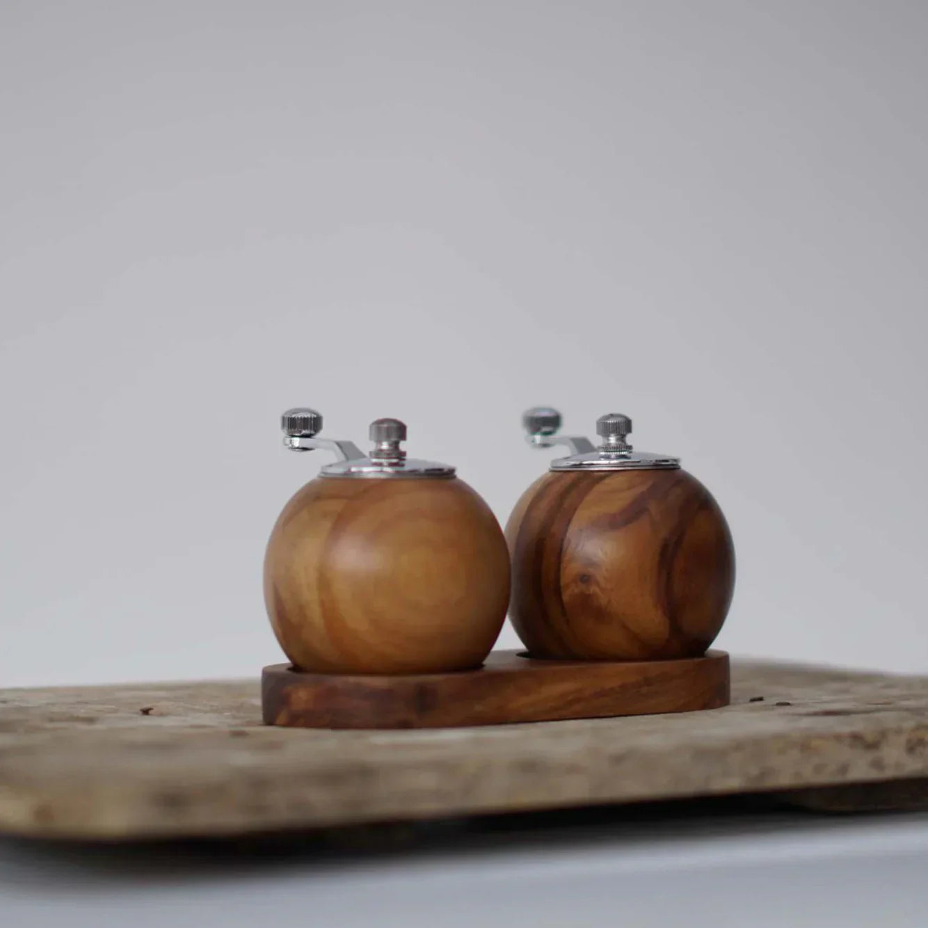 Rynx | Nordic Salt And Pepper Mill Set - Stylish - Functional - Perfect For Kitchen