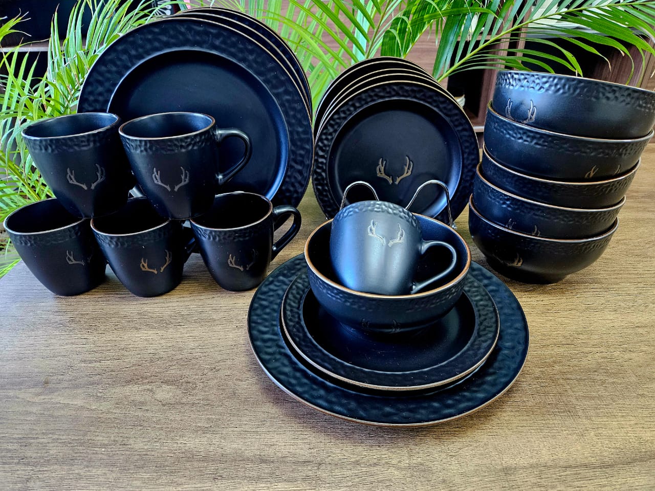 Rynx | 24-piece black dinner set