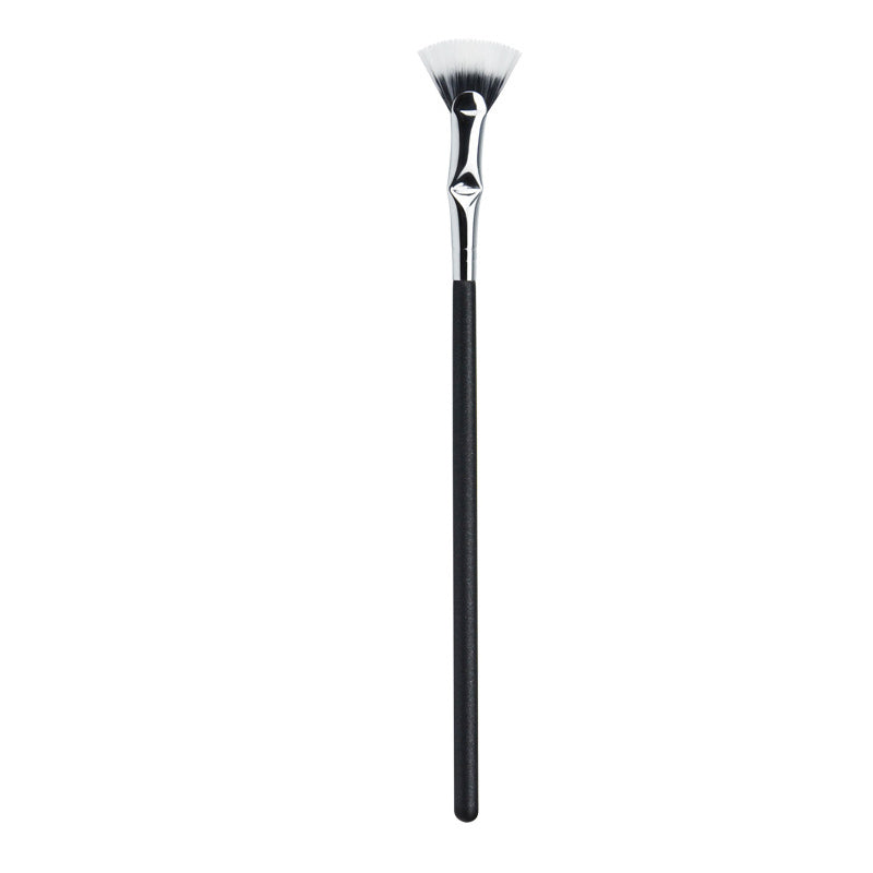 Rynx | Angled mascara brush with wave cut