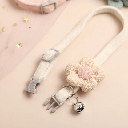 Rynx | Adjustable Cat Collar with Cute Flower and Bell