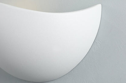 Rynx | Minimalist half-round LED wall lamp in aluminum