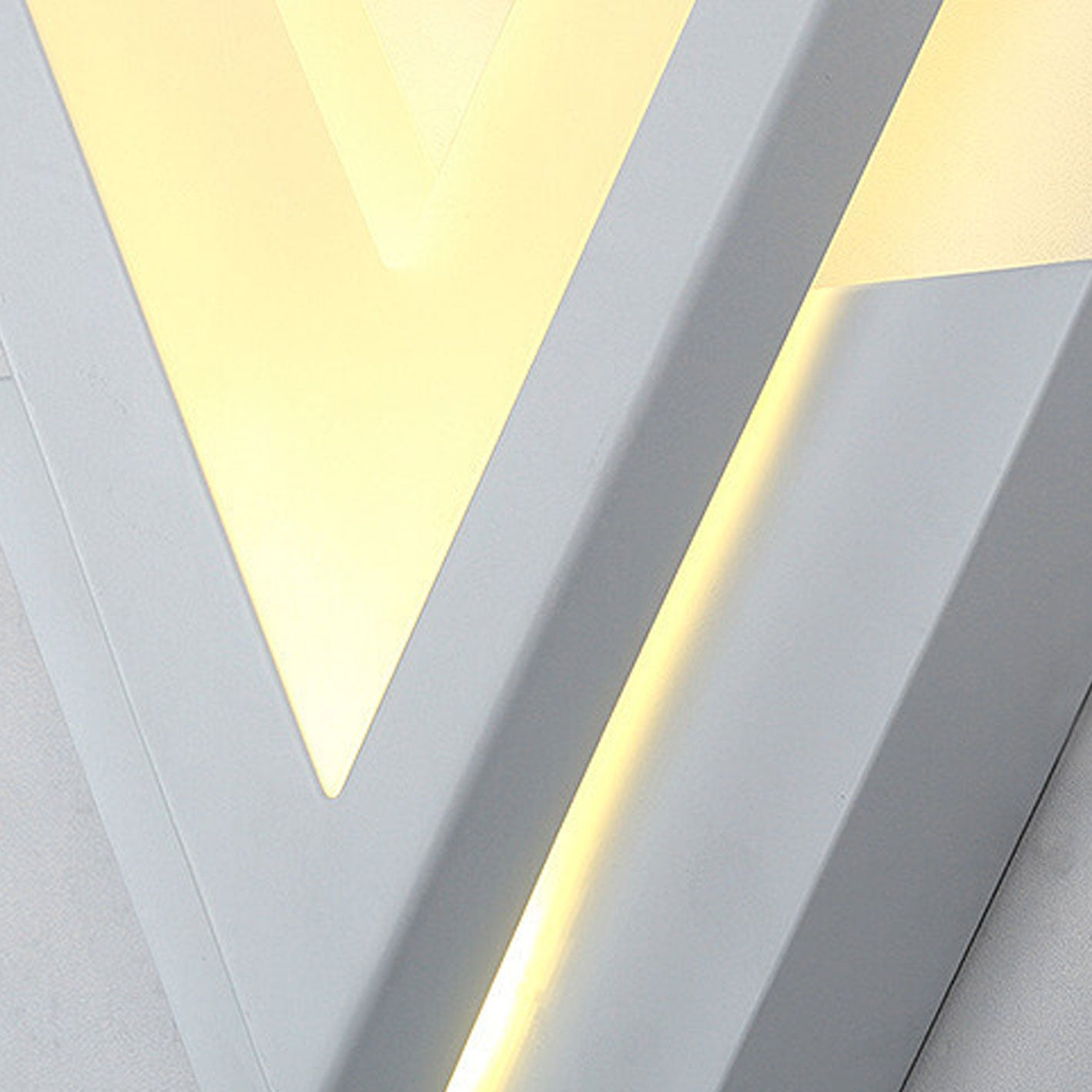 Rynx | Minimalist V-shaped LED wall lamp