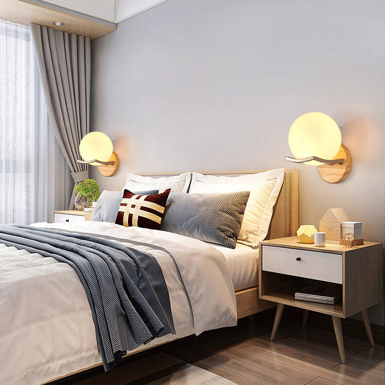 Rynx | Nordic Minimalist Wall Lamp with Glass and Wood