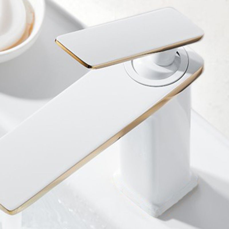 Rynx | Single Hole Bathroom Faucet 6.69" H Modern Luxury Sink Faucet