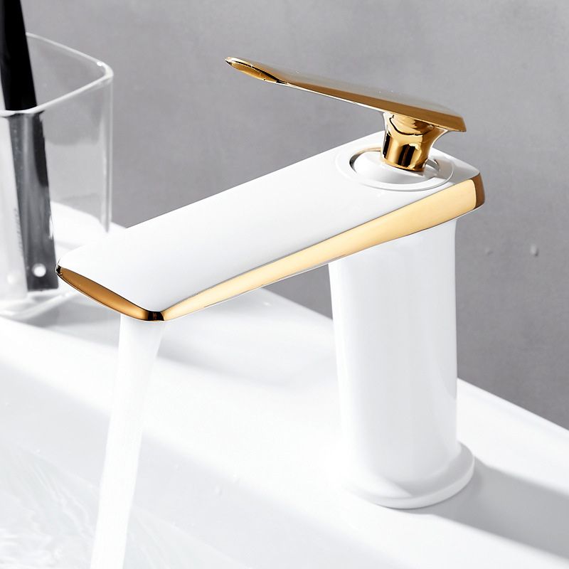 Rynx | Single Hole Bathroom Faucet 6.69" H Modern Luxury Sink Faucet