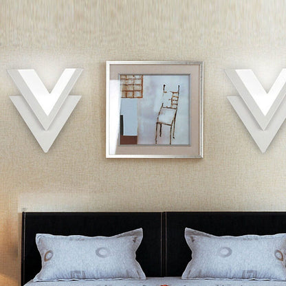 Rynx | Minimalist V-shaped LED wall lamp