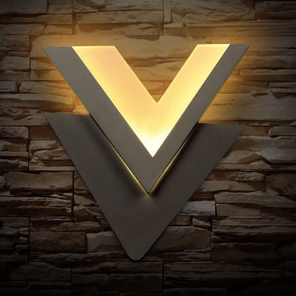 Rynx | Minimalist V-shaped LED wall lamp