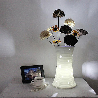 Rynx | Vaselle – White ceramic lamp with nature-inspired dried flowers