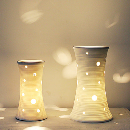 Rynx | Vaselle – White ceramic lamp with nature-inspired dried flowers