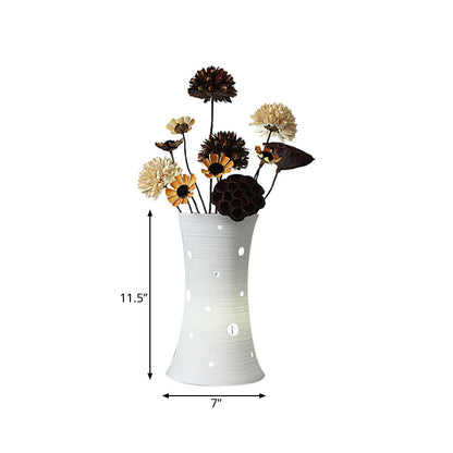 Rynx | Vaselle – White ceramic lamp with nature-inspired dried flowers