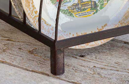Rynx | Worn metal tabletop plate holder