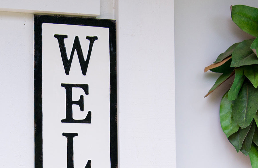 Rynx | Embossed Metal Daisy Welcome Sign