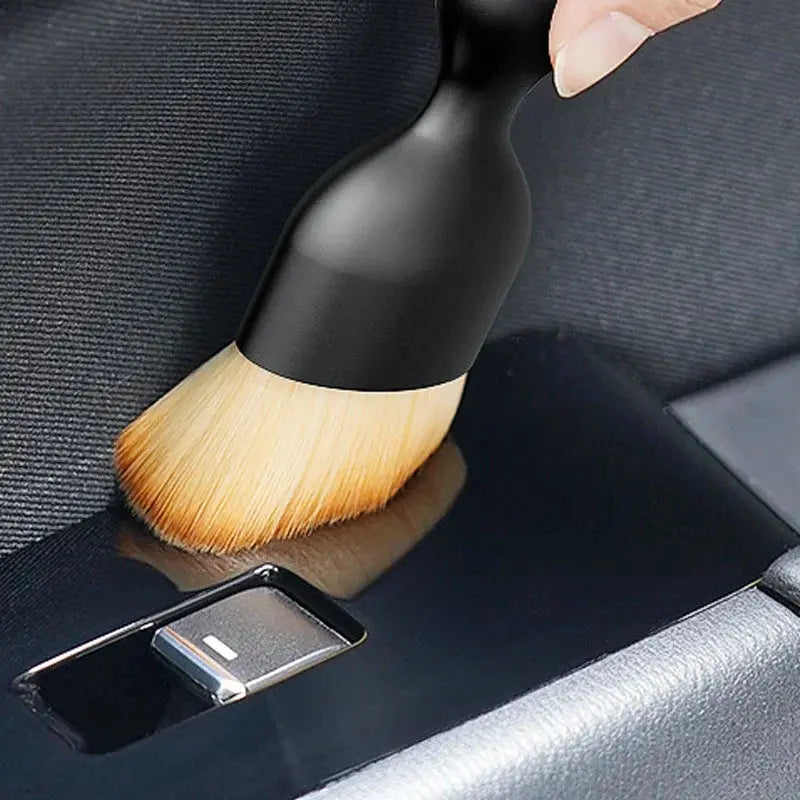 Rynx | Auto cleaning brush with soft bristles