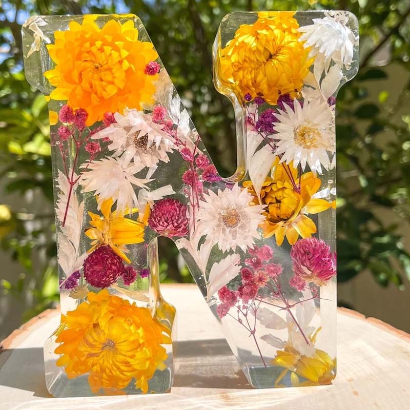 Rynx | Night light made of resin with floral pattern