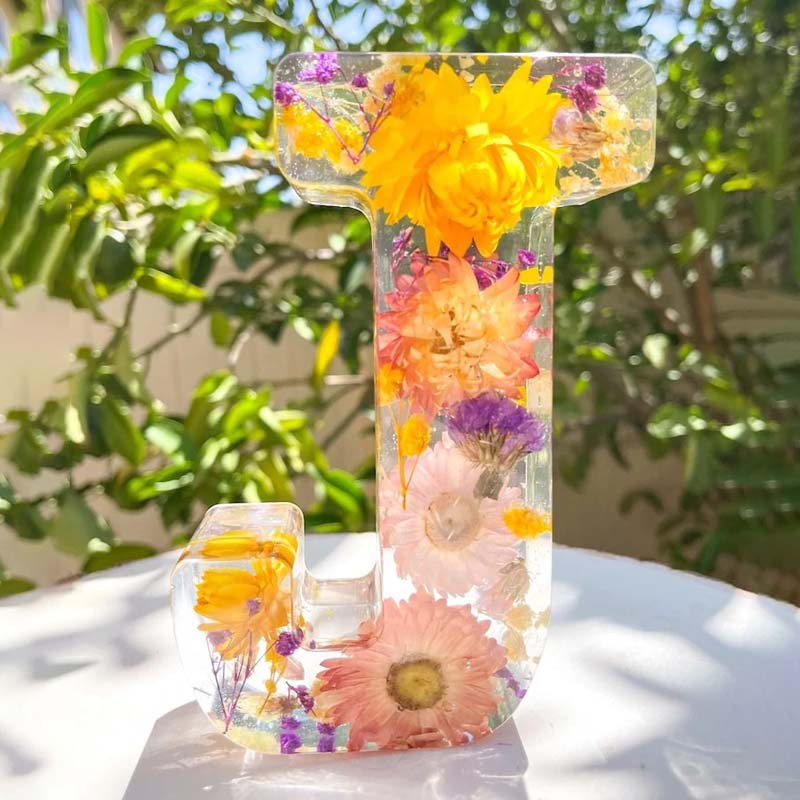 Rynx | Night light made of resin with floral pattern