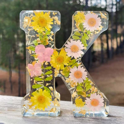 Rynx | Night light made of resin with floral pattern
