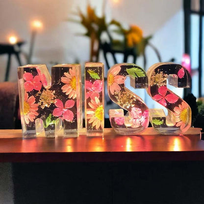 Rynx | Night light made of resin with floral pattern