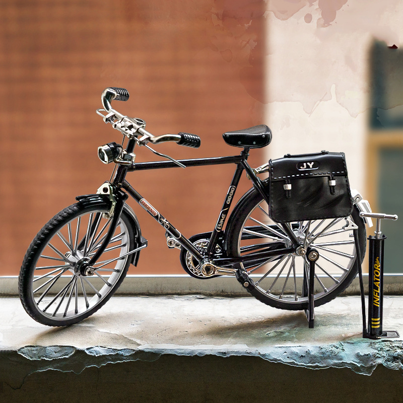 Rynx | Retro Bicycle Model Ornament