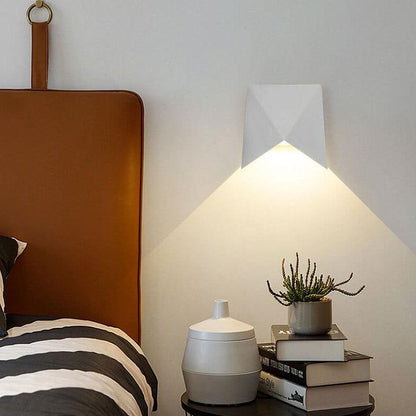 Rynx | Modern minimalist Origami-LED wall lamp with 1 light