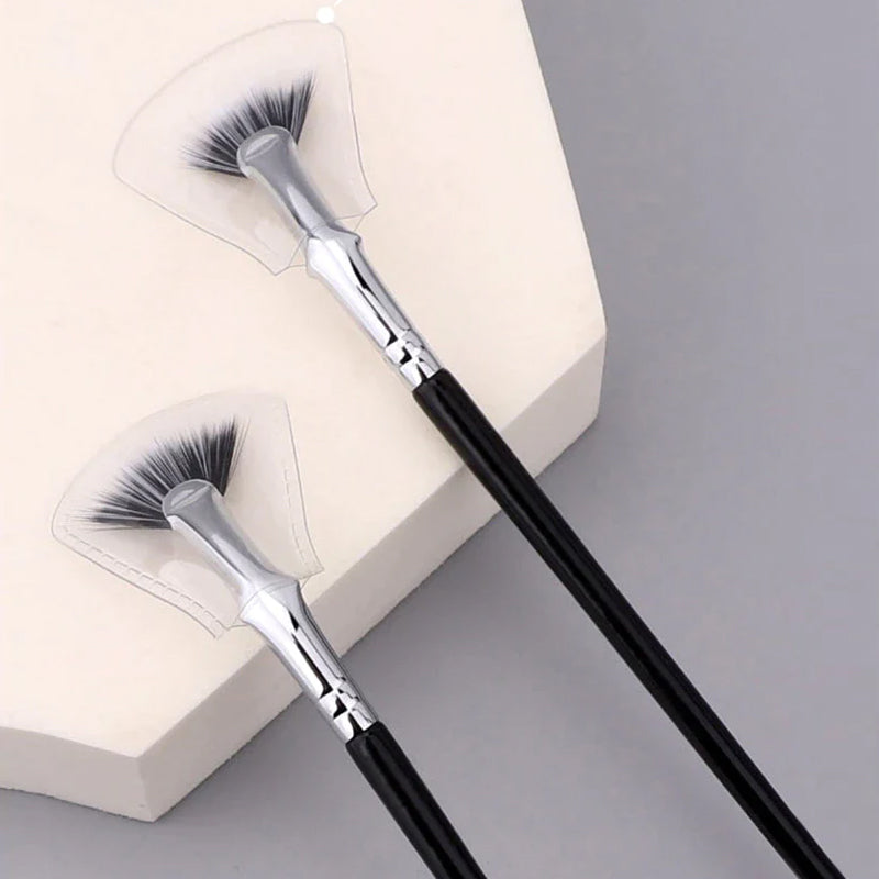 Rynx | Angled mascara brush with wave cut