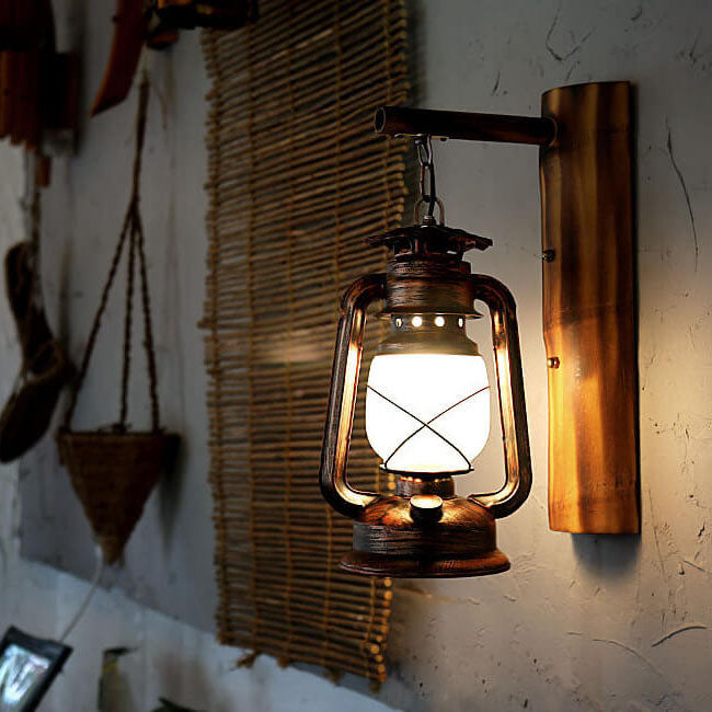 Rynx | EquiLume Vintage Wall Lantern in Iron | 1 Light | Rustic Lighting for Home