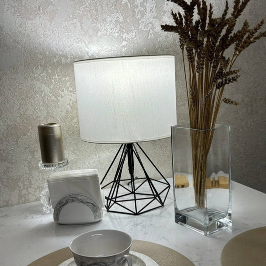 Rynx | Modern geometric wire table lamp