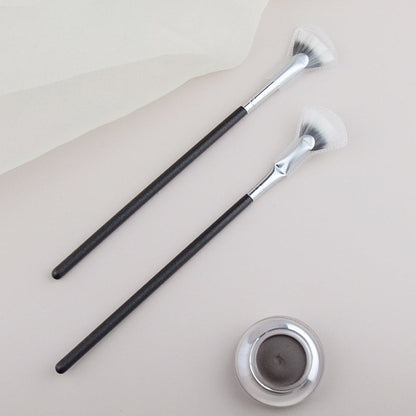 Rynx | Angled mascara brush with wave cut
