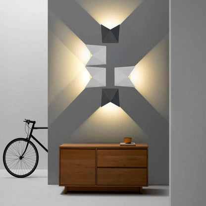 Rynx | Modern minimalist Origami-LED wall lamp with 1 light
