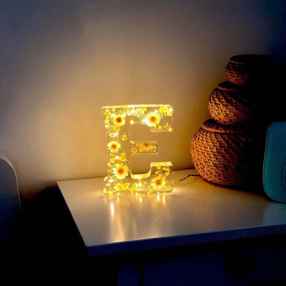 Rynx | Night light made of resin with floral pattern