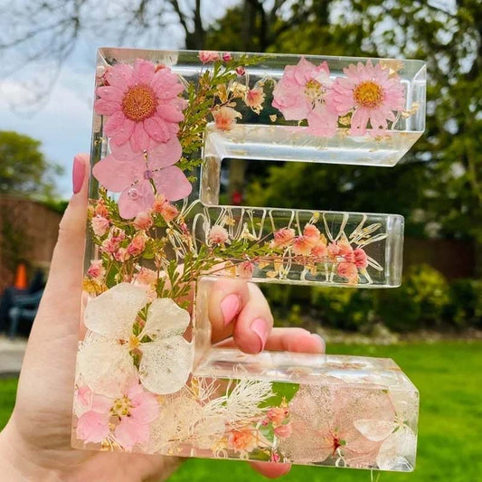 Rynx | Night light made of resin with floral pattern