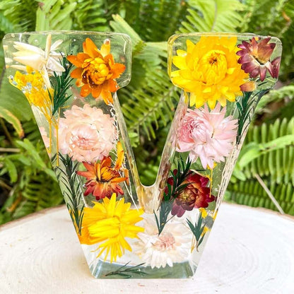 Rynx | Night light made of resin with floral pattern