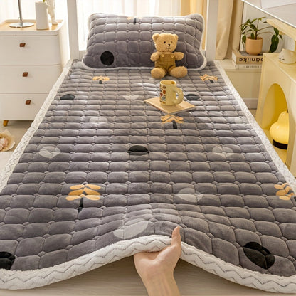 Rynx | Soft & Cozy Milk Velvet Mattress Protector - Warm Plush Autumn/Winter Bedding, King Size Bed Comforter Set for Bedrooms, Apartments, and Dorms