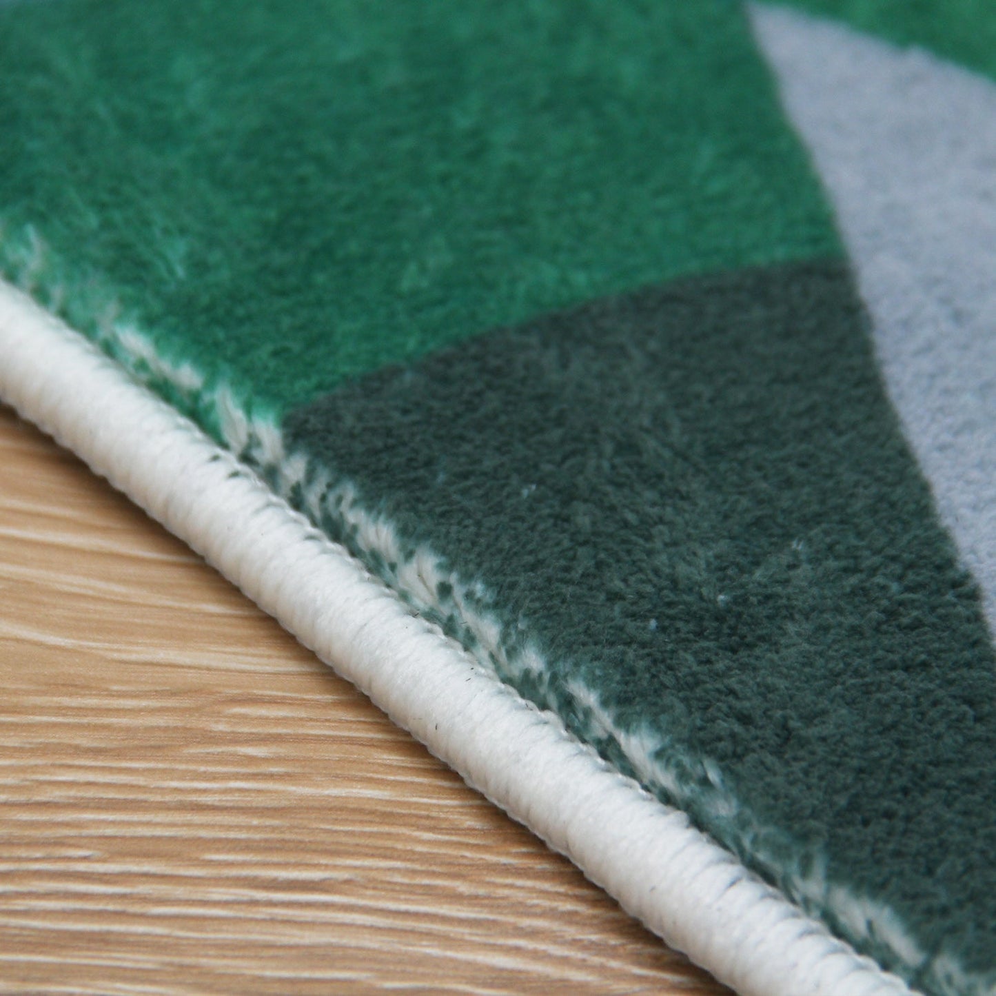 Rynx | Beautiful green-grey bathroom mat