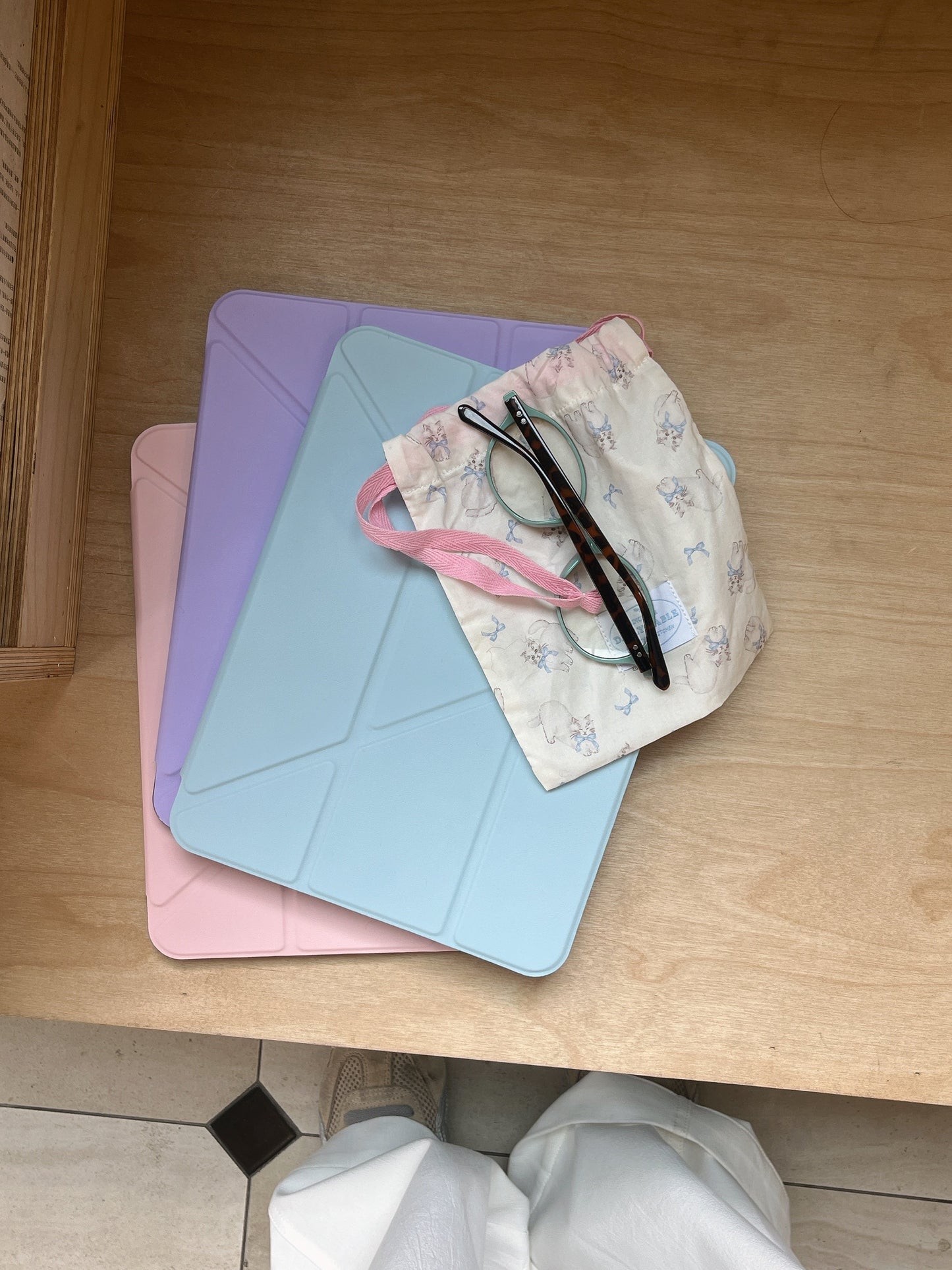 Rynx | Pastel Origami Stand iPad Case Slim Magnetic Foldable Stand