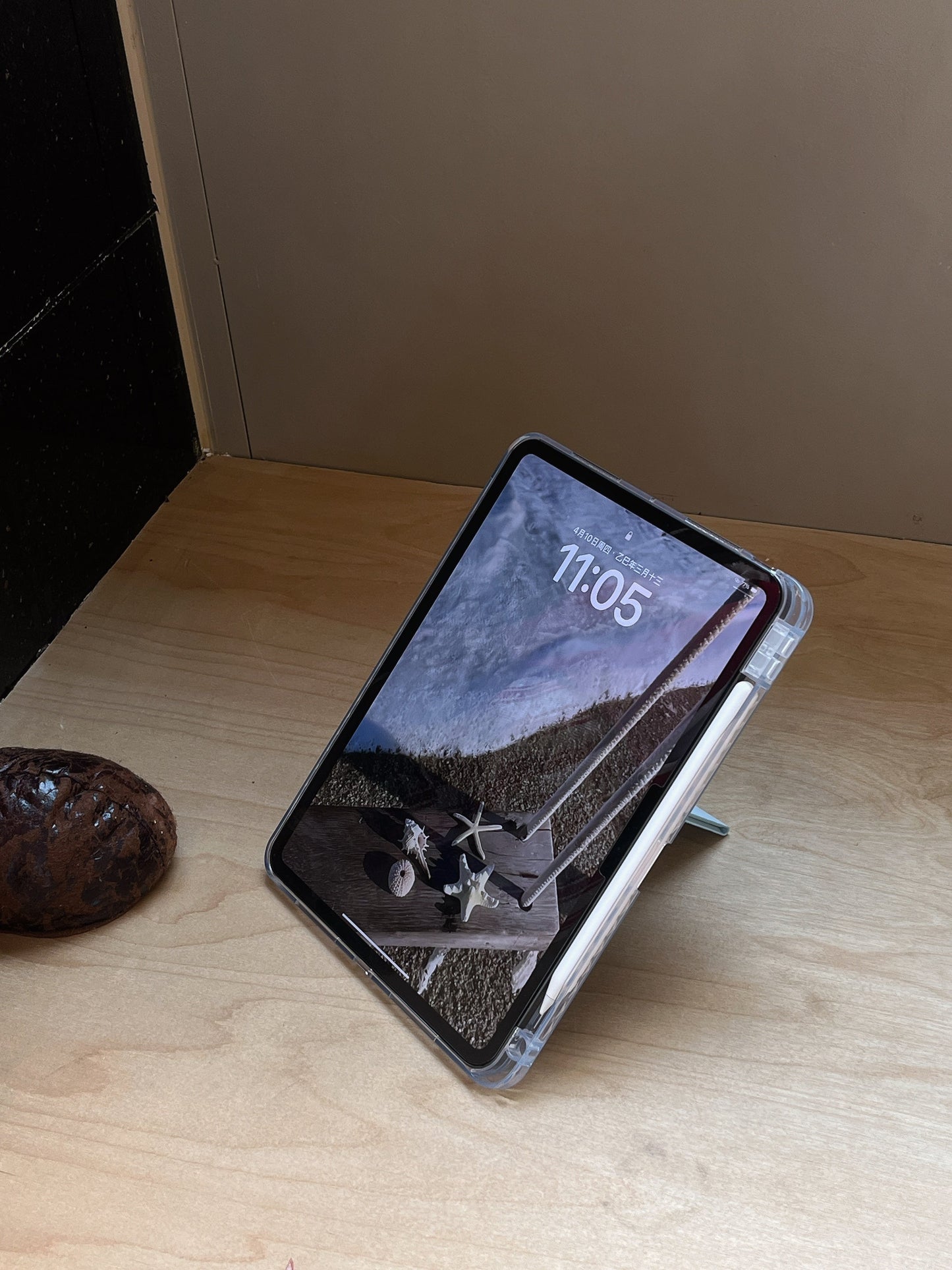 Rynx | Pastel Origami Stand iPad Case Slim Magnetic Foldable Stand