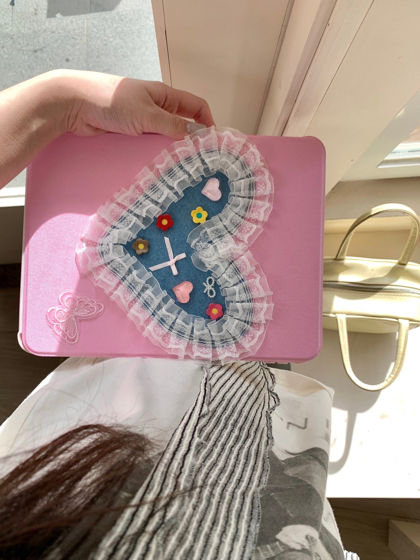 Rynx | Cute pink iPad case with heart lace design – Floral stand case