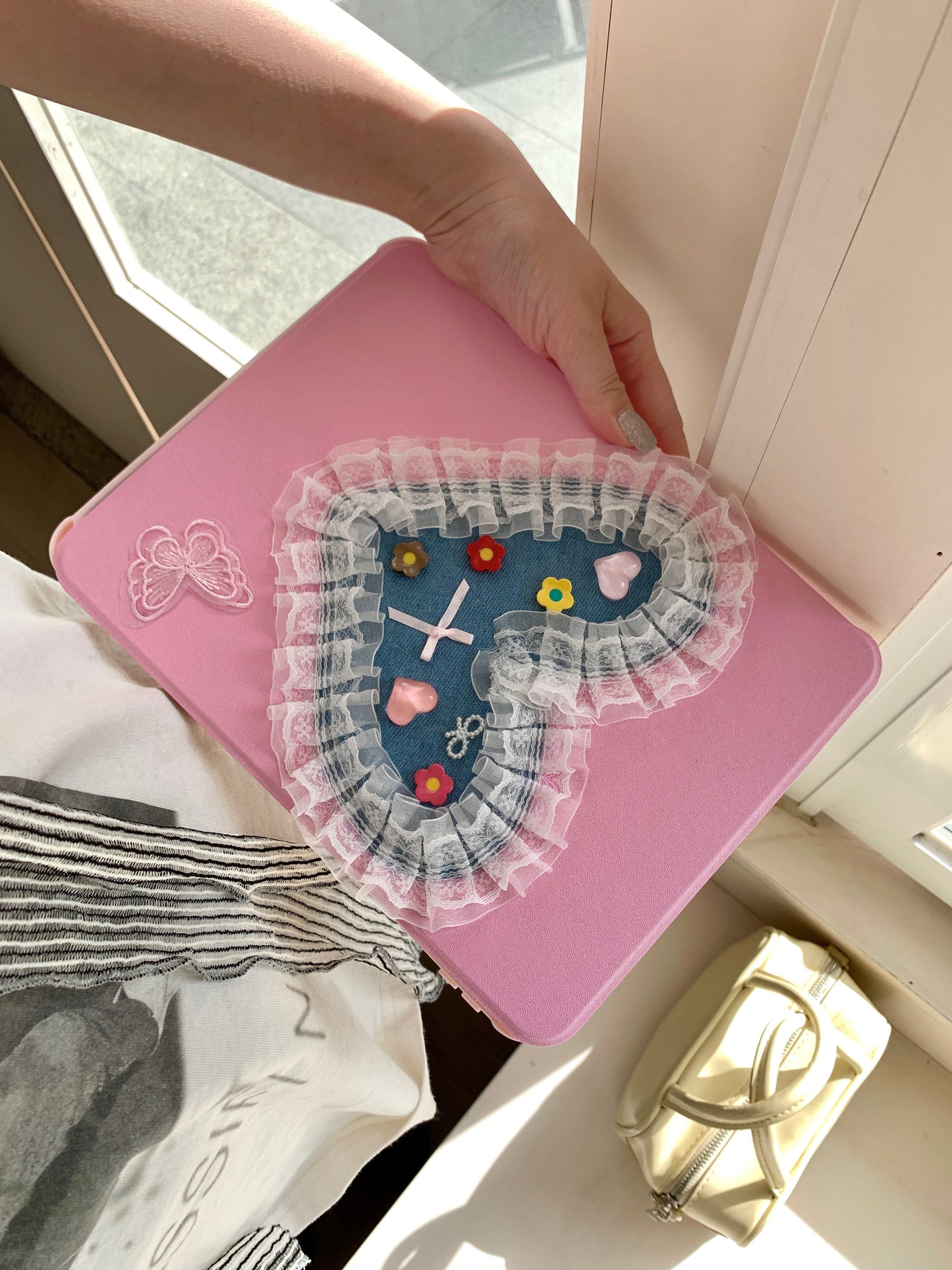 Rynx | Cute pink iPad case with heart lace design – Floral stand case