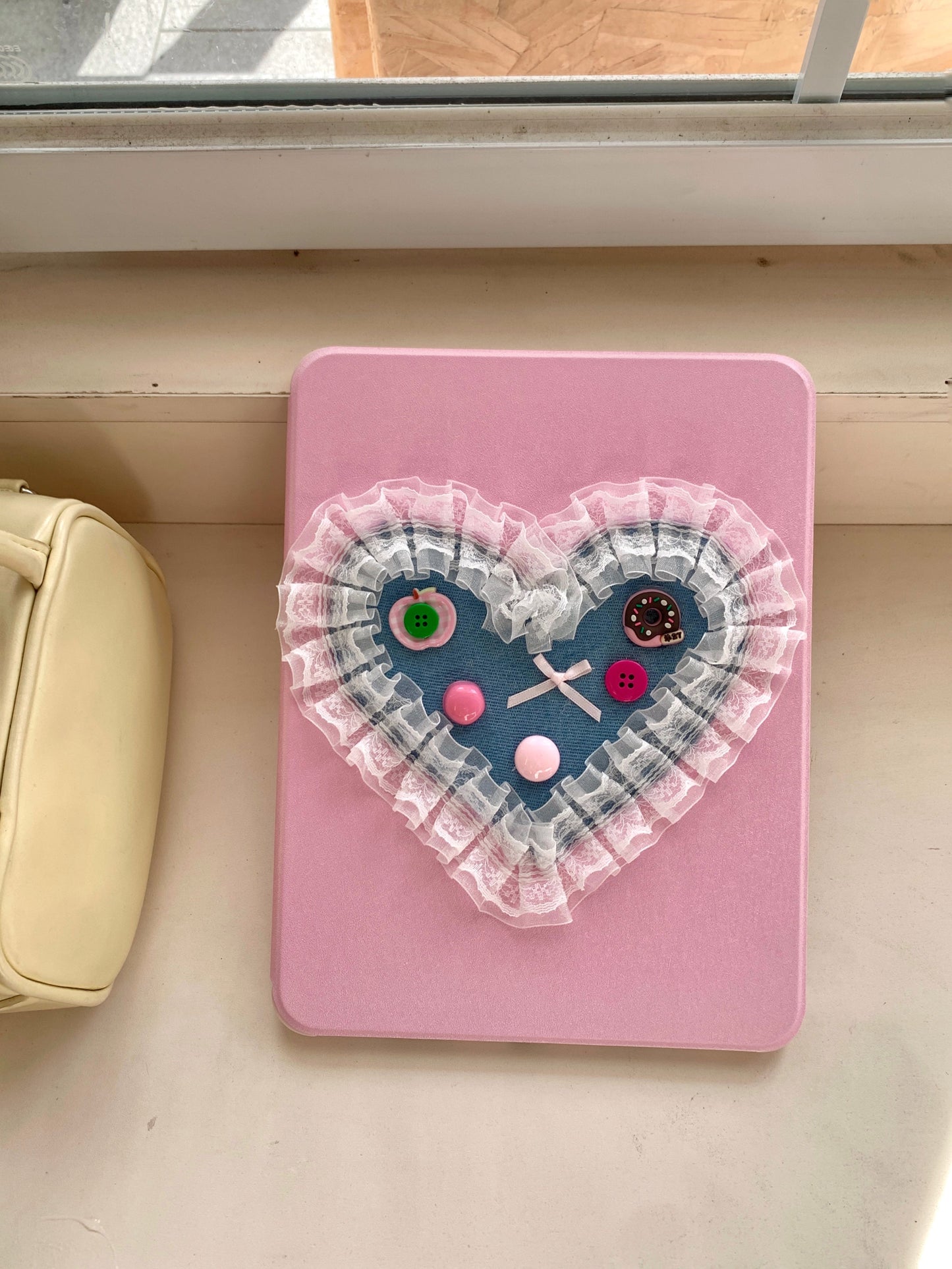 Rynx | Cute pink iPad case with heart lace design – Floral stand case