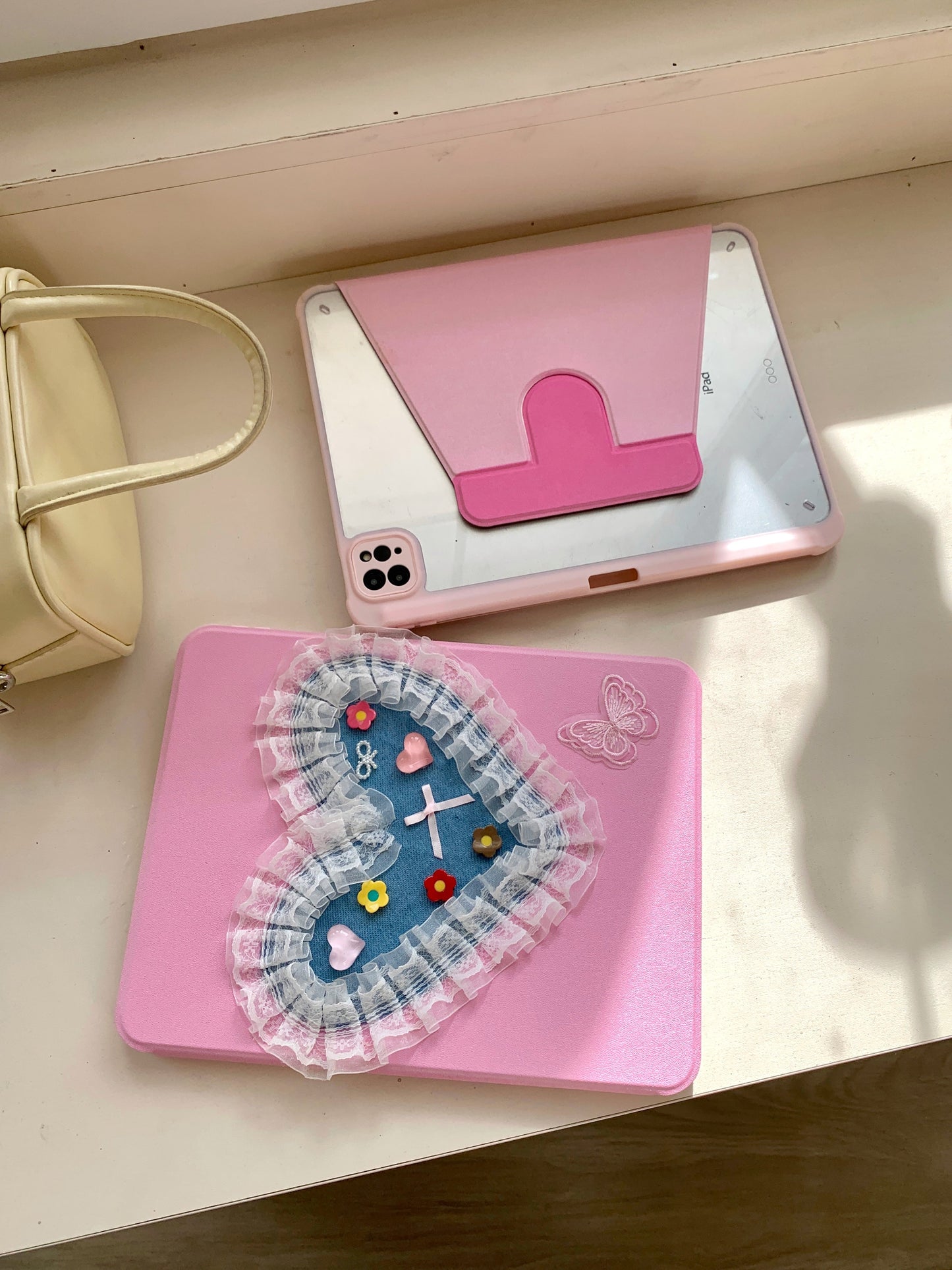 Rynx | Cute pink iPad case with heart lace design – Floral stand case