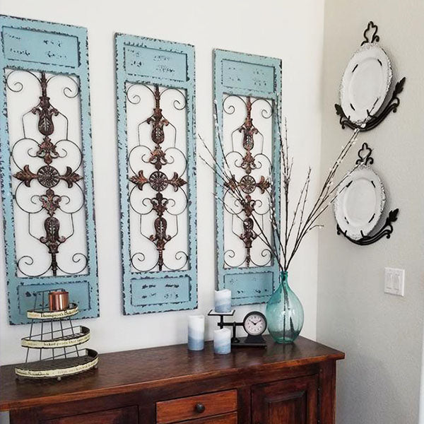 Rynx | Old carved wooden and iron garden fence