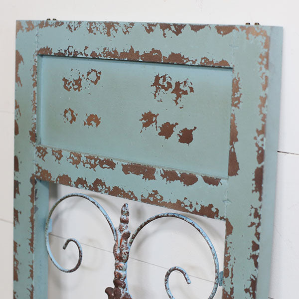 Rynx | Old carved wooden and iron garden fence